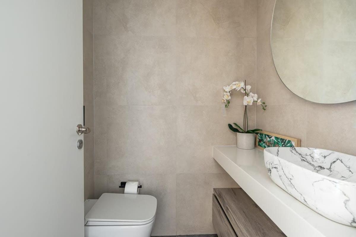 Frank Porter - Bayside Trident Apartment Dubai
