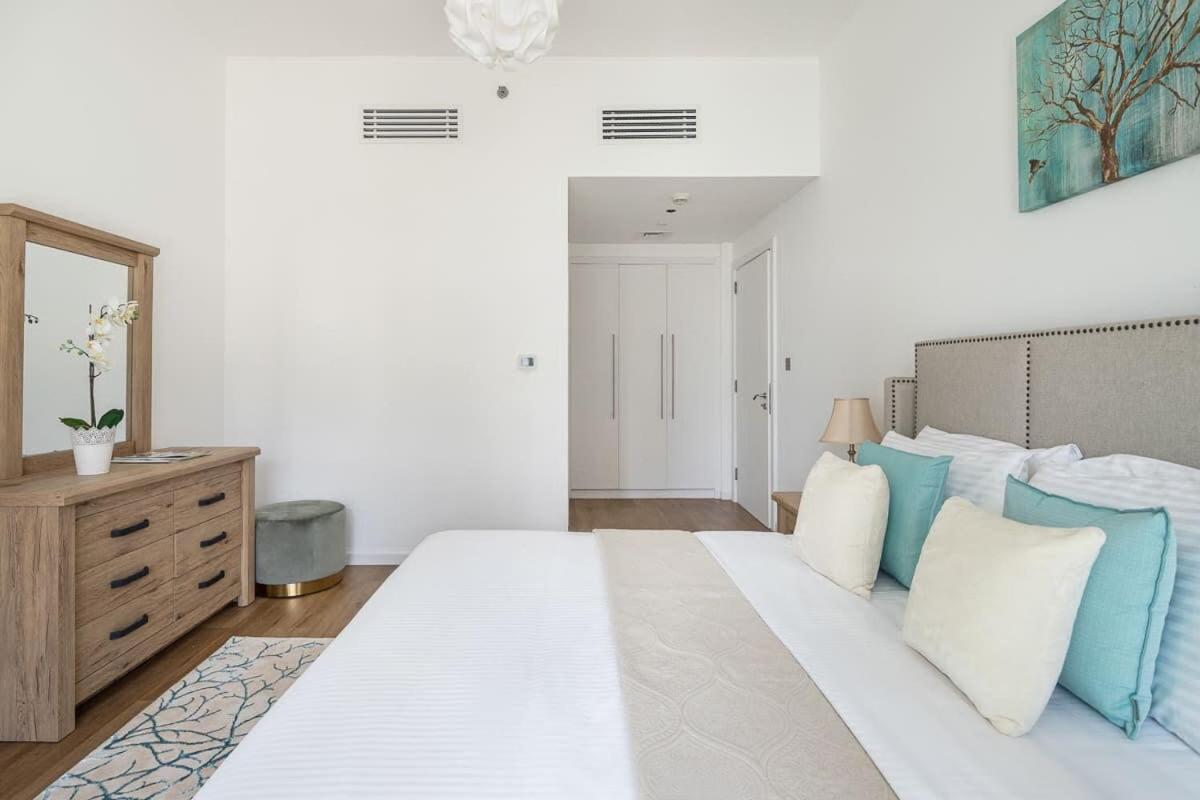Frank Porter - Bayside Trident Apartment Dubai